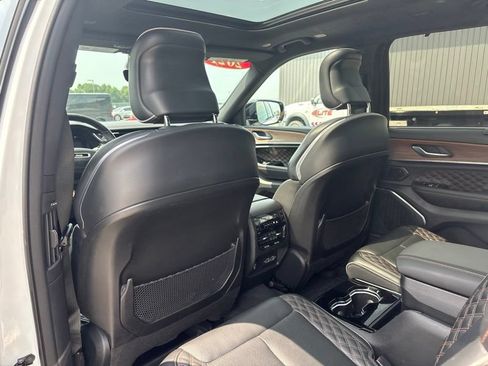 Used 2021 Jeep Grand Cherokee L Summit w/ Luxury Tech Group V AWD/4WD image 13