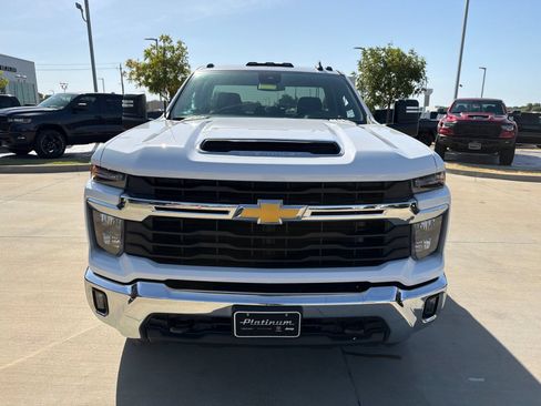 Used 2025 Chevrolet Silverado 2500 LT AWD/4WD image 8