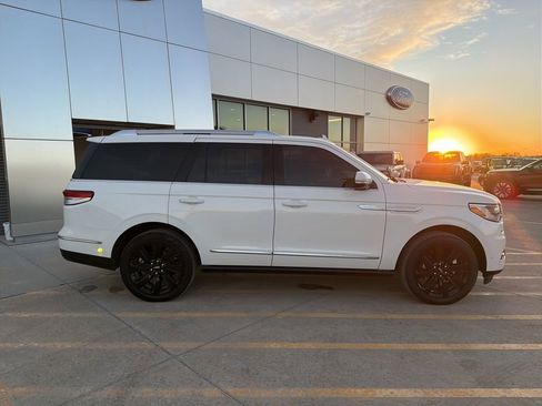 Used 2023 Lincoln Navigator Reserve image 8