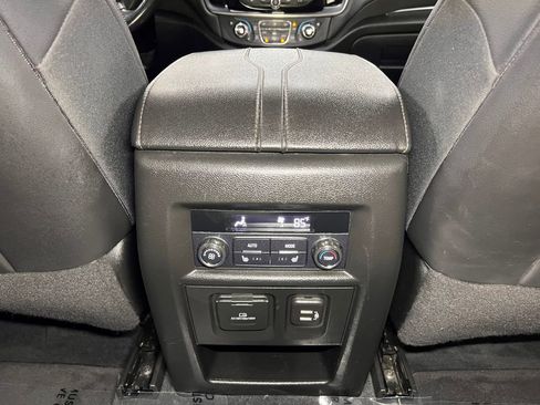 Used 2022 Chevrolet Traverse High Country image 22