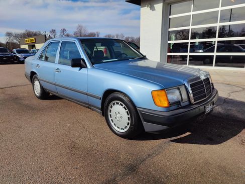 Used 1989 Mercedes-Benz 300 E 3.0 image 2