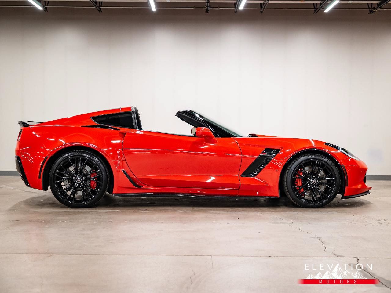 Used 2015 Chevrolet Corvette Z06 w/ 3LZ Preferred Equipment Group RWD image 6