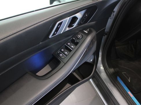 Used 2025 BMW X5 xDrive50e AWD/4WD image 29