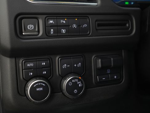Used 2022 Chevrolet Tahoe RST w/ Luxury Package AWD/4WD image 28