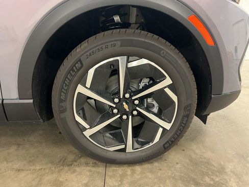 New 2026 Chevrolet Equinox EV LT w/ Comfort Package AWD/4WD image 17
