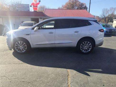 Used 2020 Buick Enclave Essence w/ Sound and Sites Package image 2