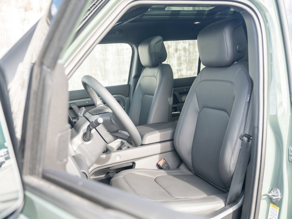 New 2026 Land Rover Defender 110 AWD/4WD image 19