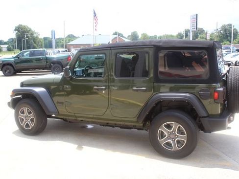 Used 2022 Jeep Wrangler Unlimited Sport AWD/4WD image 3