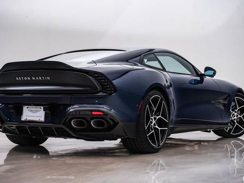 Used 2025 Aston Martin Vanquish image 10