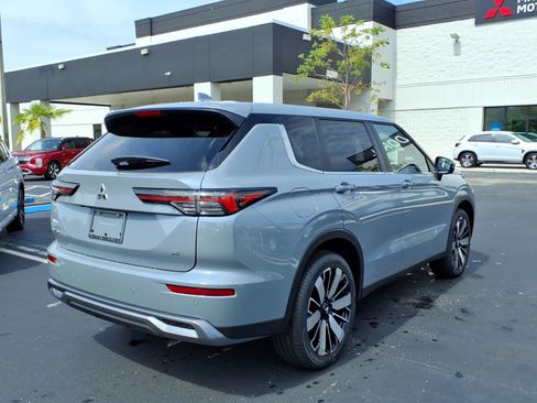 New 2026 Mitsubishi Outlander SE FWD image 9