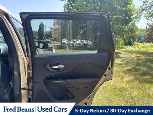 Used 2014 Jeep Cherokee Limited w/ Technology Group AWD/4WD image 19