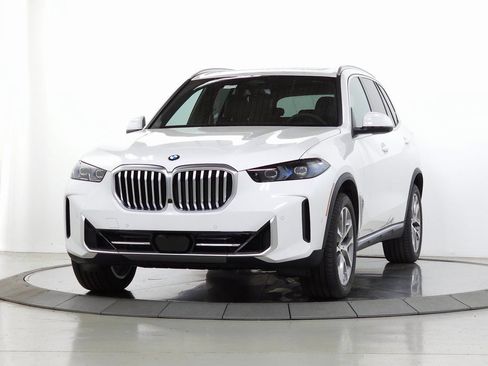Used 2026 BMW X5 xDrive40i w/ Parking Assistance Package AWD/4WD image 3