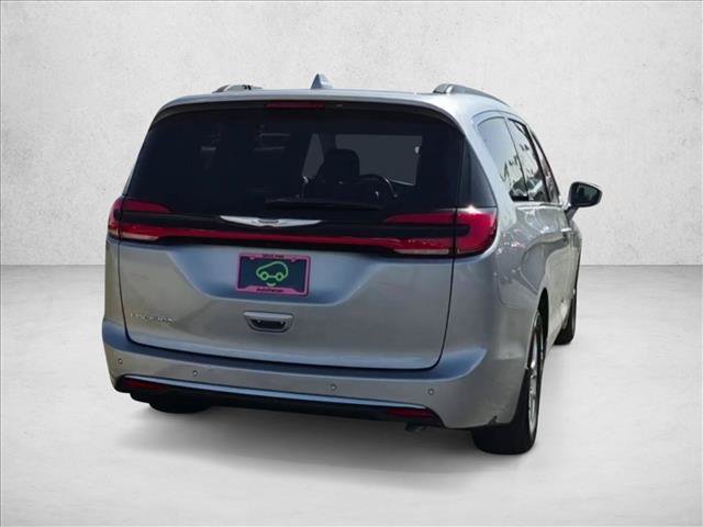 Used 2021 Chrysler Pacifica Touring w/ Cold Weather Group FWD image 7