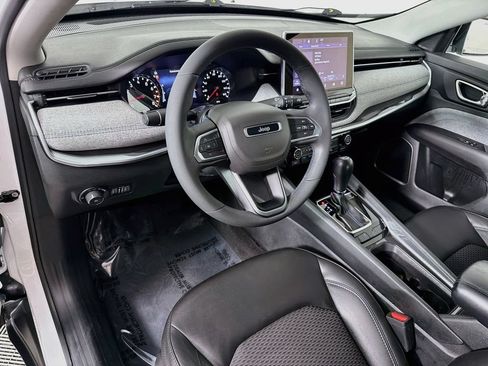 Used 2022 Jeep Compass Latitude FWD image 9