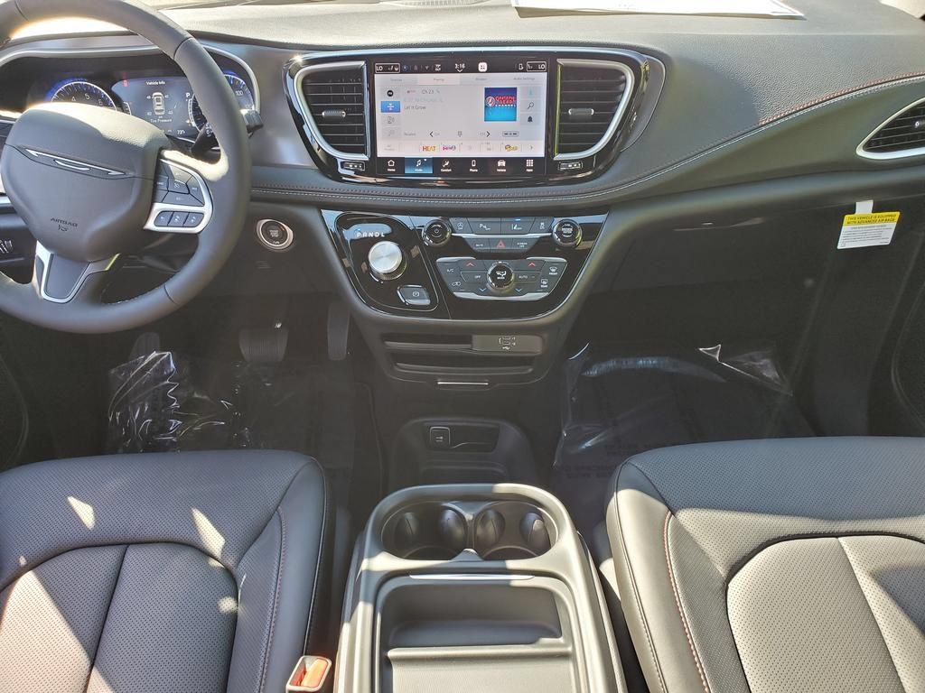 New 2027 Chrysler Pacifica Select AWD/4WD image 9