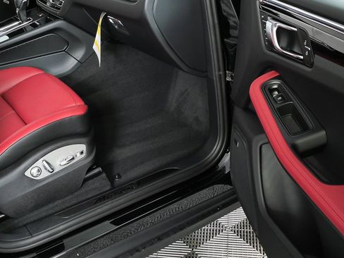 New 2026 Porsche Macan Turbo image 25