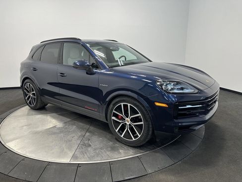 Certified 2025 Porsche Cayenne S image 13