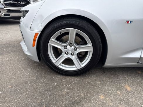 Used 2018 Chevrolet Camaro LT RWD image 28