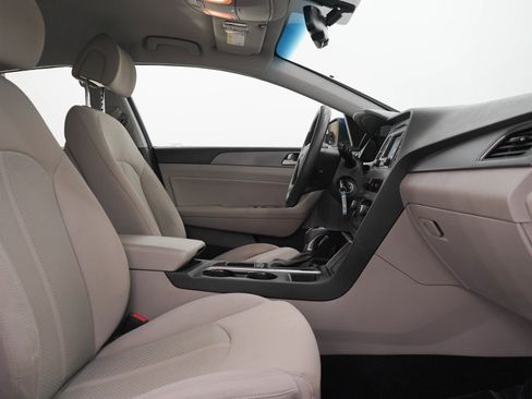 Used 2015 Hyundai Sonata SE w/ Option Group 09 FWD image 11