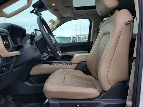 Used 2023 Ford Expedition Limited image 4