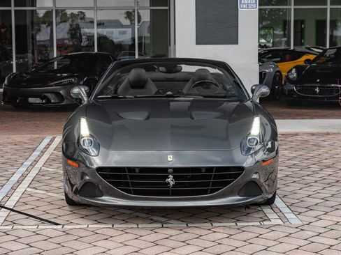 Used 2015 Ferrari California T image 12