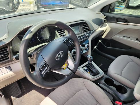 Used 2019 Hyundai Elantra SE image 15