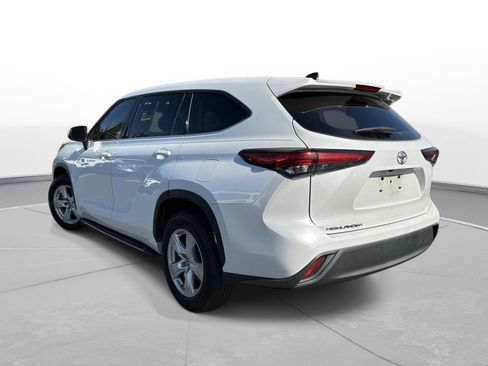Used 2022 Toyota Highlander L image 8