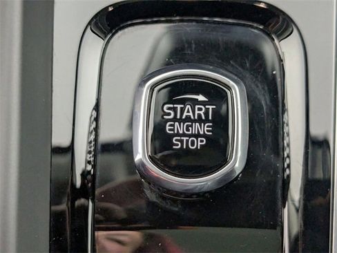 Used 2025 Volvo XC60 B5 Plus image 24