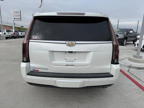 Used 2019 Cadillac Escalade Platinum image 4