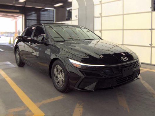 Used 2026 Hyundai Elantra SE FWD image 4