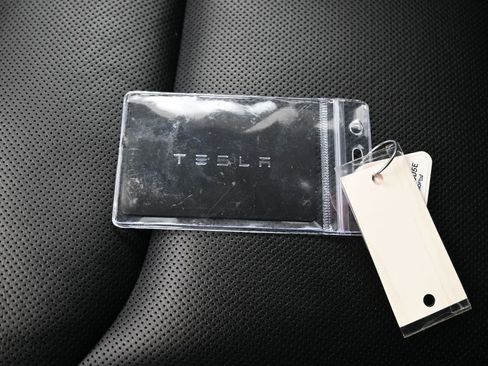 Used 2022 Tesla Model X image 33