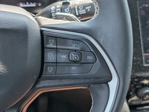 Used 2024 Jeep Grand Cherokee Altitude RWD image 22