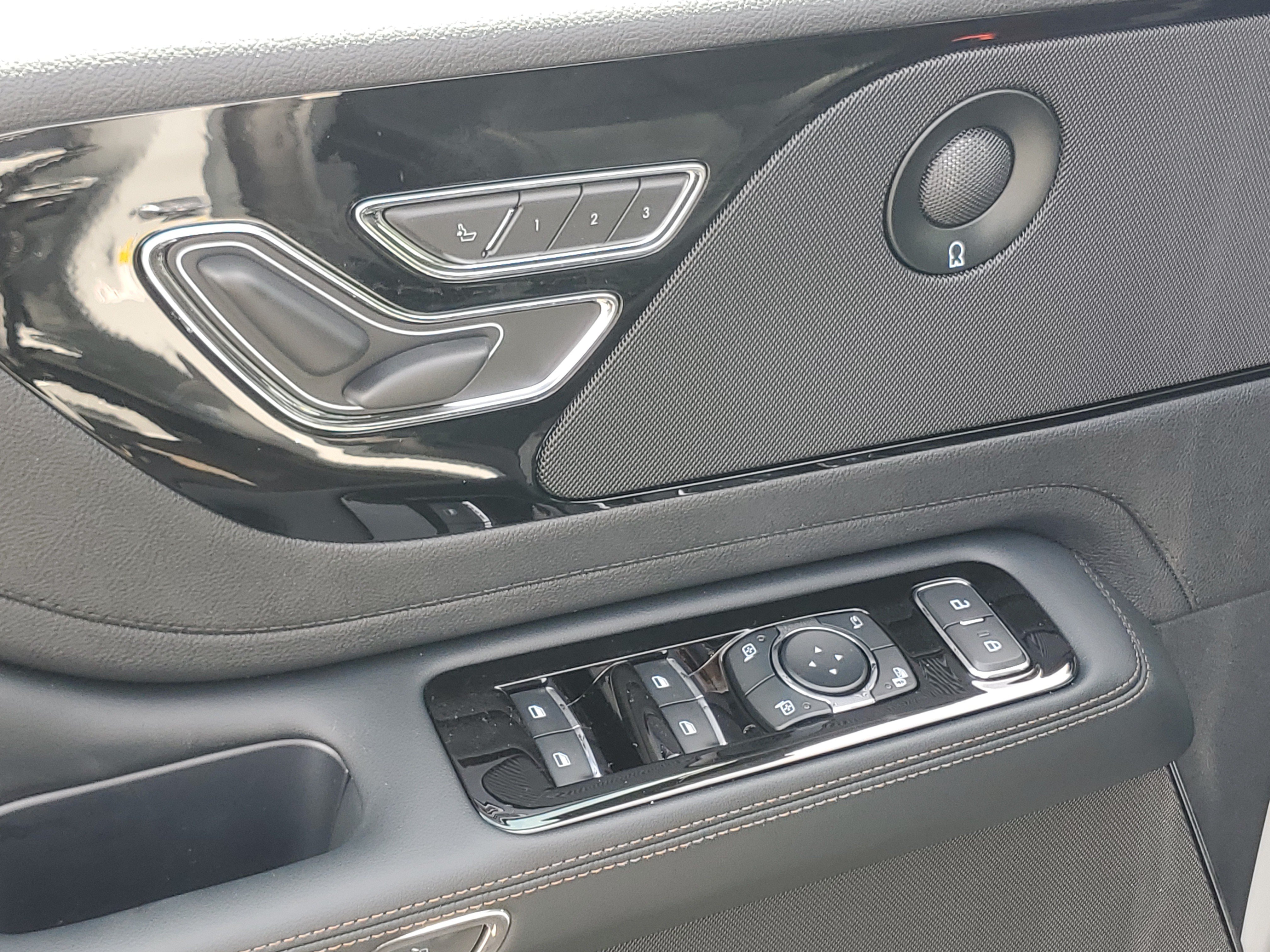 New 2027 Lincoln Aviator Reserve w/ Jet Appearance Package AWD/4WD image 9