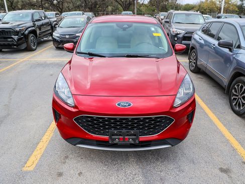 Used 2020 Ford Escape SE image 5