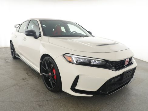 Used 2024 Honda Civic Type R image 3