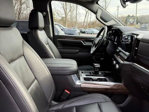 Used 2025 GMC Sierra 1500 Elevation w/ Elevation Premium Package image 18