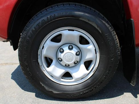 Used 2015 Toyota Tacoma PreRunner image 16