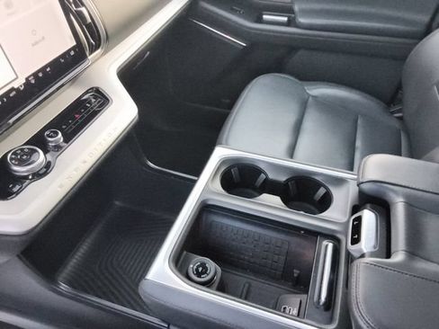 Used 2025 Ford Expedition Active RWD image 32