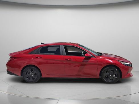 Used 2023 Hyundai Elantra Blue FWD image 3
