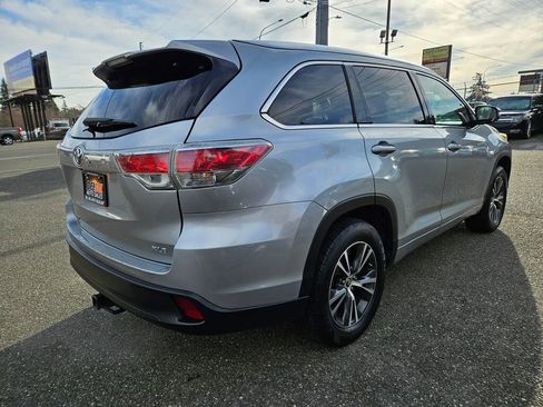 Used 2016 Toyota Highlander XLE image 13