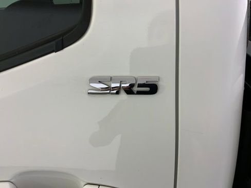 Used 2017 Toyota Tacoma SR5 w/ Tow Package AWD/4WD image 13