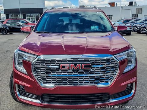 Used 2024 GMC Terrain Denali w/ Denali Premium Package AWD/4WD image 7