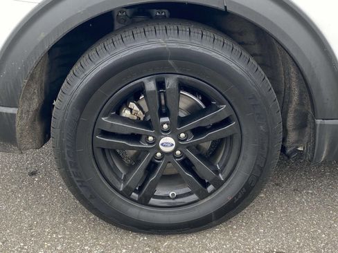 Used 2023 Ford Explorer XLT w/ Equipment Group 202A image 8