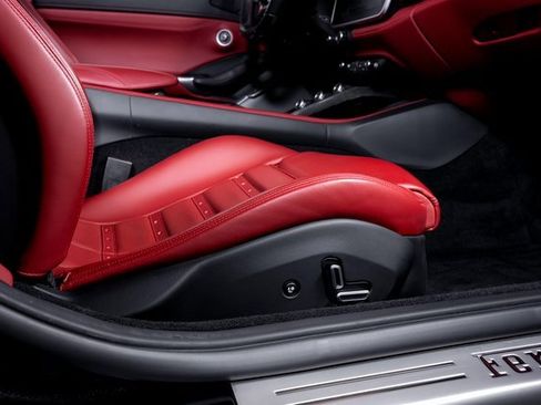 Certified 2020 Ferrari Portofino image 59