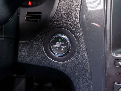 Used 2019 Ford Explorer XLT w/ Equipment Group 202A image 29