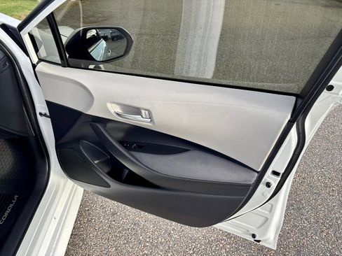 Used 2020 Toyota Corolla LE image 10