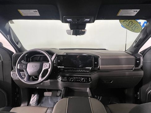 Used 2025 Chevrolet Silverado 2500 ZR2 w/ Technology Package AWD/4WD image 10