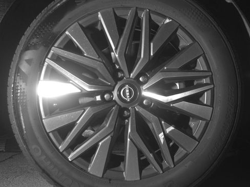 Used 2025 Nissan Altima 2.5 SV FWD image 13