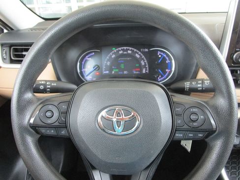 Used 2024 Toyota RAV4 LE AWD/4WD image 27