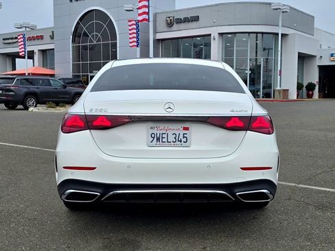 Used 2025 Mercedes-Benz E 350 4MATIC Sedan image 5